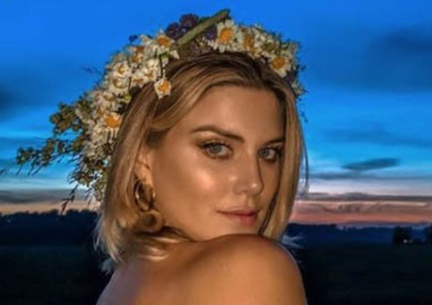 Ashley James Strips Down To Nude Underwear In Daring Snap 