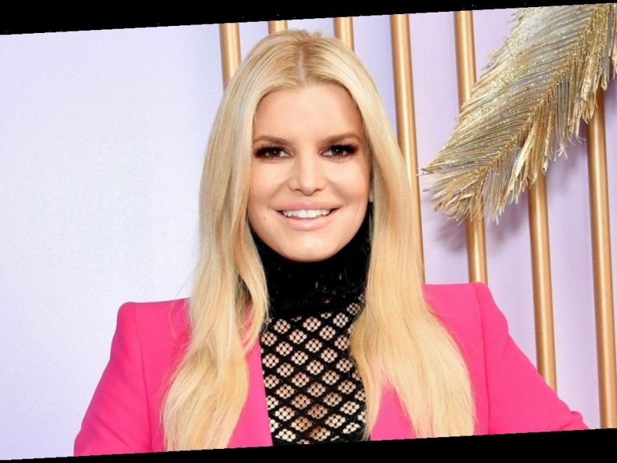 Jessica Simpson Recreates Her 'Rolling Stone' Housewife Cover ...