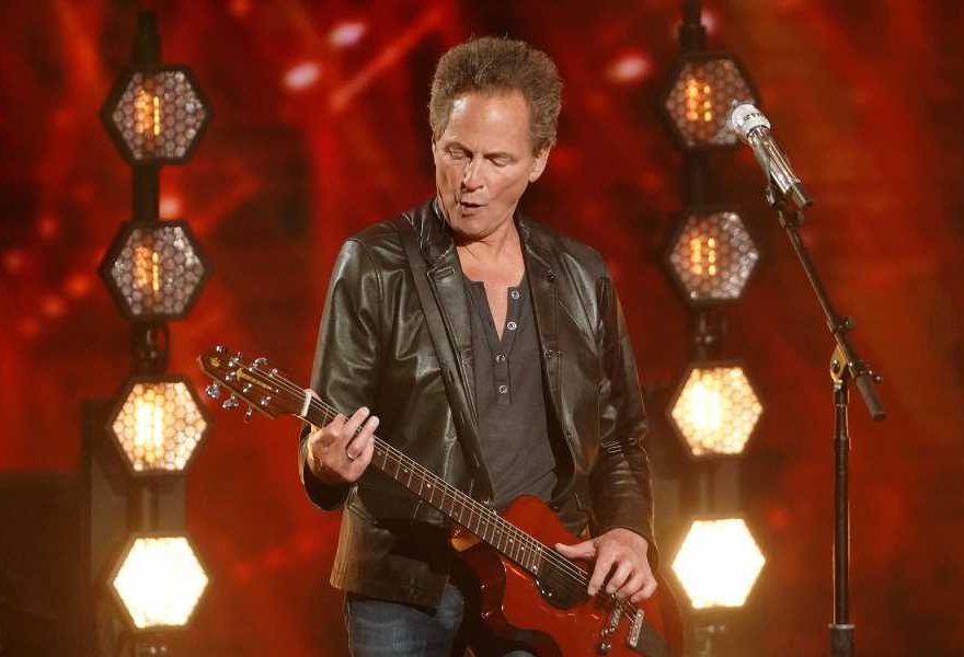 Watch Lindsey Buckingham Play Go Your Own Way At First Pandemic Era Concert