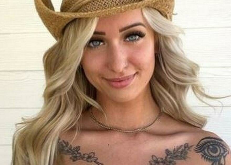 Tattoo Model Goes Topless In Public As She Flaunts Body Ink During Us Road Trip 0114